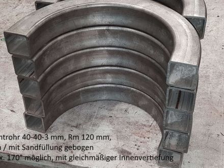 Rohrbiegerei CNC-Dornbiegen VA-Vierkantrohr 40-40-3 mm, Rm 120 mm