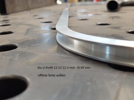 Rohrbiegerei CNC-Dornbiegen Alu U-Profil 12-12-12-2 mm Ri 69 mm
