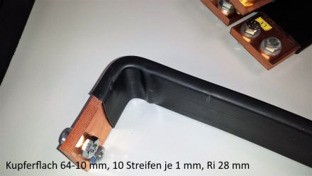Kupfer-Flach 64 x 10 mm (10 Steifen je 1 mm) mit Ri 28 mm in Gummischutz gebogen